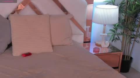 JESSICA STONNE online show from April 2026 06:19:01 AM