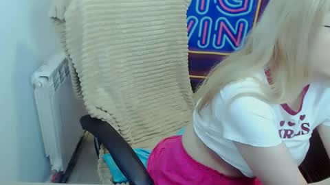 Victoria online show from November 2025 05:39:01 AM