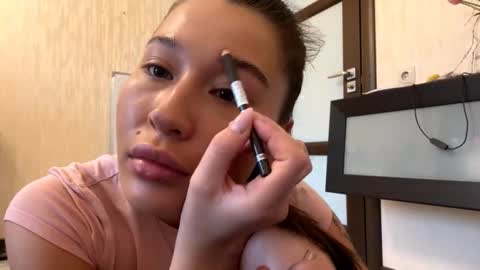 Lynn online show from October 2025 07:42:01 AM