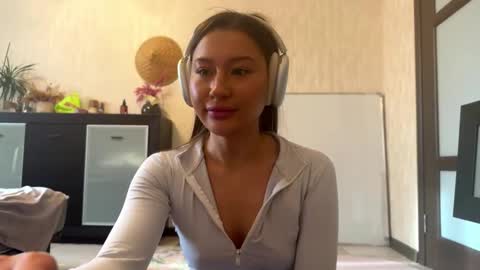 Lynn online show from November 2025 08:28:02 AM