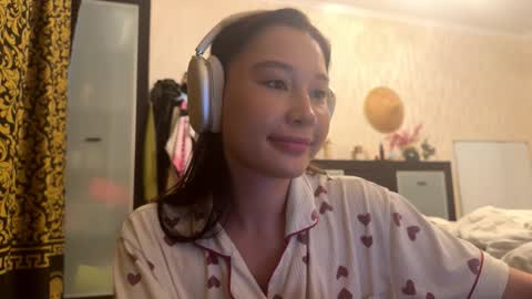 Lynn online show from November 2025 06:34:02 AM