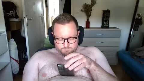 jeuneloup92 online show from October 2025 03:42:02 PM