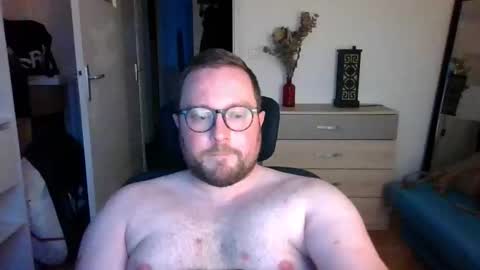 jeuneloup92 online show from November 2025 04:51:01 PM