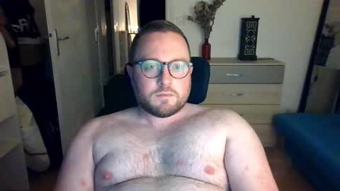 jeuneloup92 online show from November 2025 05:12:01 PM