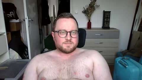 jeuneloup92 online show from February 2026 04:07:02 PM