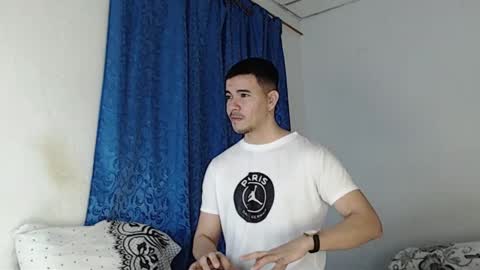 Juan David online show from December 2024 10:33:02 AM