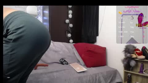 Snapshot of jezabel_purple chatting on January 2025 10:41:01 PM Camila online show from January 2025 10:41:01 PM