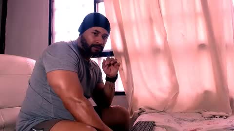 En moreno online show from November 2025 12:44:02 PM