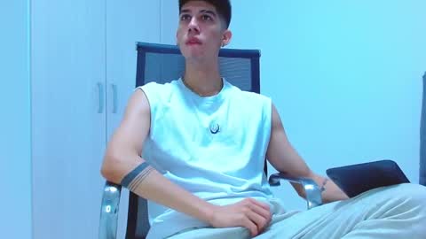 Snapshot of jhony_sex3 chatting on October 2025 04:05:02 AM jhony_sex3 online show from October 2025 04:05:02 AM