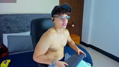 jhoumod_21 online show from November 2025 03:27:01 AM