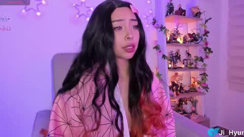 Ji  online show from November 2025 12:33:01 AM