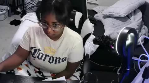 Snapshot of jigglypineapples chatting on October 2025 02:10:01 AM goldenbaby online show from October 2025 02:10:01 AM