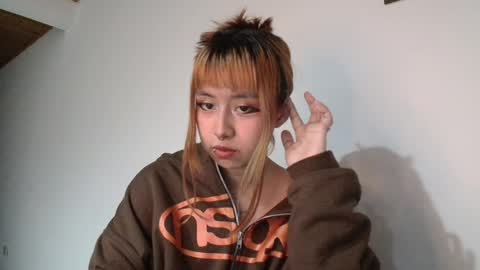 Minaa  online show from December 2025 02:21:01 AM