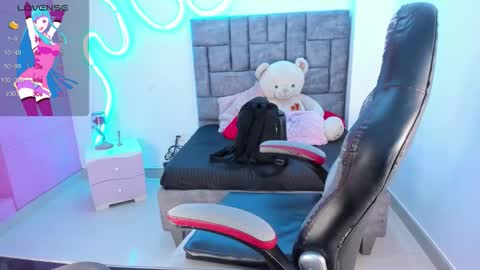 kim online show from November 2025 01:23:01 PM