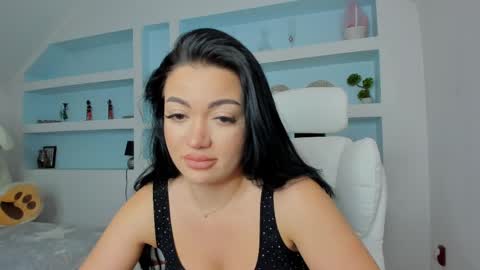 Juliee online show from April 2026 04:43:02 PM