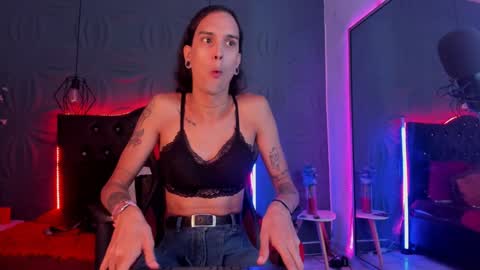 Joa Isaza     online show from January 2025 07:25:02 AM