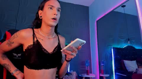 Joa Isaza     online show from February 2025 07:01:01 AM