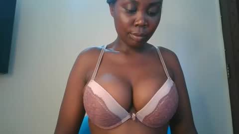 Snapshot of joankein_255 chatting on April 2026 05:18:02 AM varl online show from April 2026 05:18:02 AM