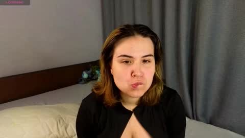 Jolie and Elizabet online show from October 2025 07:45:01 PM