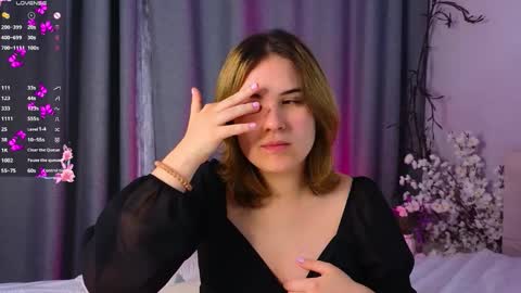 Jolie and Elizabet online show from October 2025 08:53:02 PM