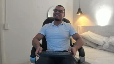Snapshot of johan_miller1 chatting on April 2026 07:25:02 PM johan online show from April 2026 07:25:02 PM