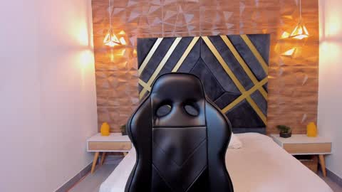 Johan Williams online show from December 2024 11:28:02 AM