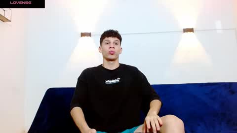 john_ssnow29 online show from November 2025 09:36:01 AM