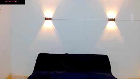 john_ssnow29 online show from December 2025 01:42:01 PM