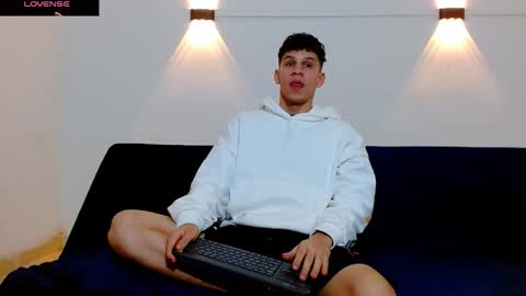 john_ssnow29 online show from December 2025 10:55:01 AM