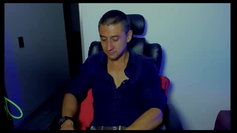 Snapshot of johnny_seens1 chatting on November 2025 01:30:02 AM Johnny online show from November 2025 01:30:02 AM