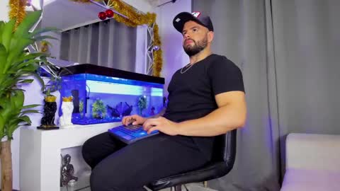 Snapshot of johnnygrayson_ chatting on December 2024 12:02:01 AM JOHNNY online show from December 2024 12:02:01 AM