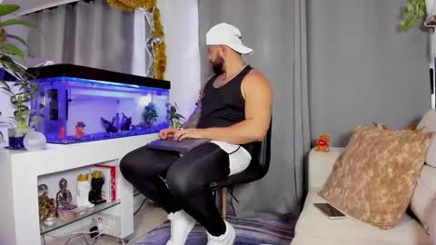 Snapshot of johnnygrayson_ chatting on December 2024 12:28:02 AM JOHNNY online show from December 2024 12:28:02 AM