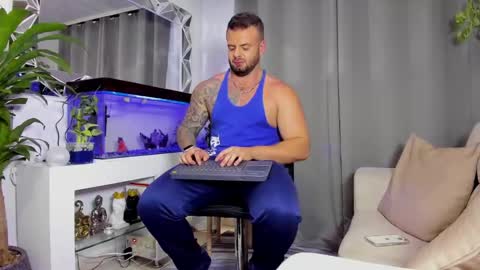 Snapshot of johnnygrayson_ chatting on December 2024 08:21:02 PM JOHNNY online show from December 2024 08:21:02 PM