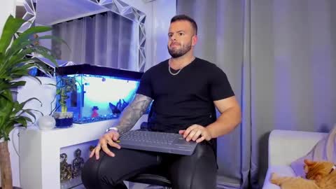 Snapshot of johnnygrayson_ chatting on December 2024 12:47:01 AM JOHNNY online show from December 2024 12:47:01 AM