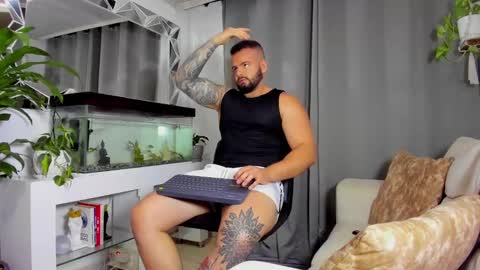 Snapshot of johnnygrayson_ chatting on January 2025 11:48:01 PM JOHNNY online show from January 2025 11:48:01 PM