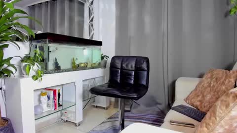 Snapshot of johnnygrayson_ chatting on January 2025 11:10:02 PM JOHNNY online show from January 2025 11:10:02 PM