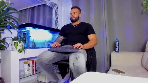 Snapshot of johnnygrayson_ chatting on January 2025 11:53:02 PM JOHNNY online show from January 2025 11:53:02 PM