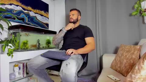 Snapshot of johnnygrayson_ chatting on January 2025 11:54:01 PM JOHNNY online show from January 2025 11:54:01 PM