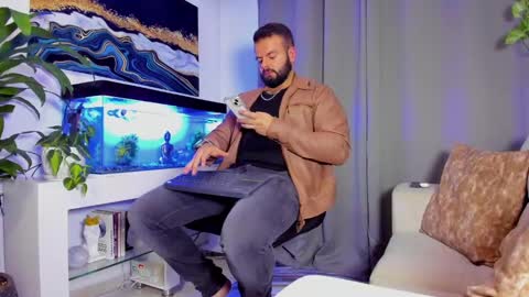 Snapshot of johnnygrayson_ chatting on January 2025 11:14:02 PM JOHNNY online show from January 2025 11:14:02 PM