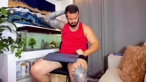 Snapshot of johnnygrayson_ chatting on February 2025 08:22:01 PM JOHNNY online show from February 2025 08:22:01 PM