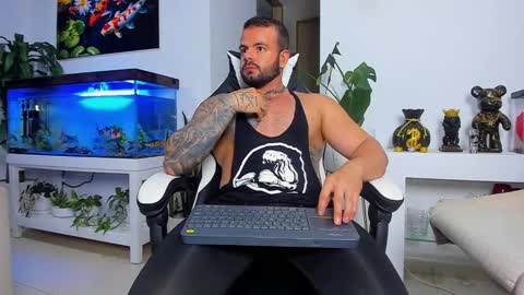 Snapshot of johnnygrayson_ chatting on October 2025 02:28:02 AM JOHNNY online show from October 2025 02:28:02 AM