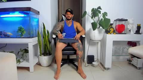 Snapshot of johnnygrayson_ chatting on October 2025 01:02:02 AM JOHNNY online show from October 2025 01:02:02 AM