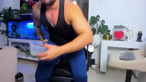 Snapshot of johnnygrayson_ chatting on October 2025 12:41:02 AM JOHNNY online show from October 2025 12:41:02 AM