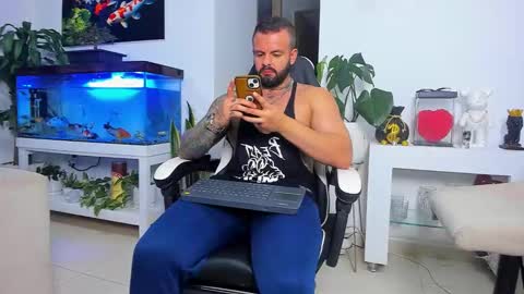 Snapshot of johnnygrayson_ chatting on October 2025 12:22:02 AM JOHNNY online show from October 2025 12:22:02 AM