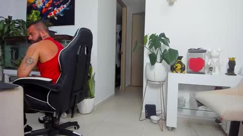 Snapshot of johnnygrayson_ chatting on October 2025 12:25:01 AM JOHNNY online show from October 2025 12:25:01 AM