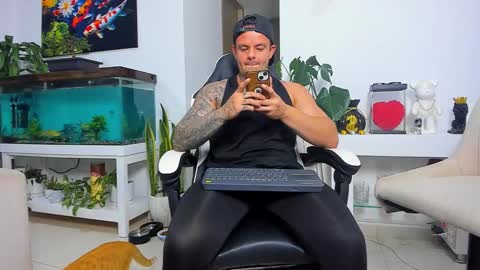 Snapshot of johnnygrayson_ chatting on October 2025 02:08:01 AM JOHNNY online show from October 2025 02:08:01 AM