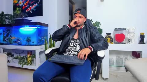 Snapshot of johnnygrayson_ chatting on October 2025 01:20:02 AM JOHNNY online show from October 2025 01:20:02 AM