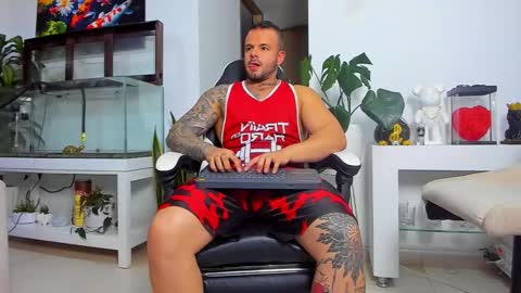 Snapshot of johnnygrayson_ chatting on November 2025 11:40:02 PM JOHNNY online show from November 2025 11:40:02 PM