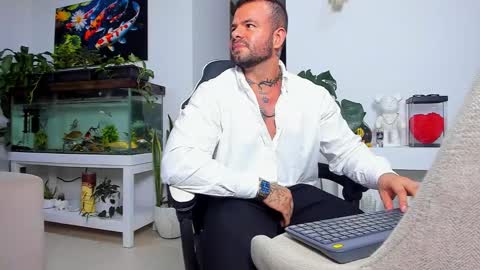 Snapshot of johnnygrayson_ chatting on November 2025 02:11:02 AM JOHNNY online show from November 2025 02:11:02 AM