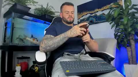 Snapshot of johnnygrayson_ chatting on June 2026 01:52:01 AM JOHNNY online show from June 2026 01:52:01 AM